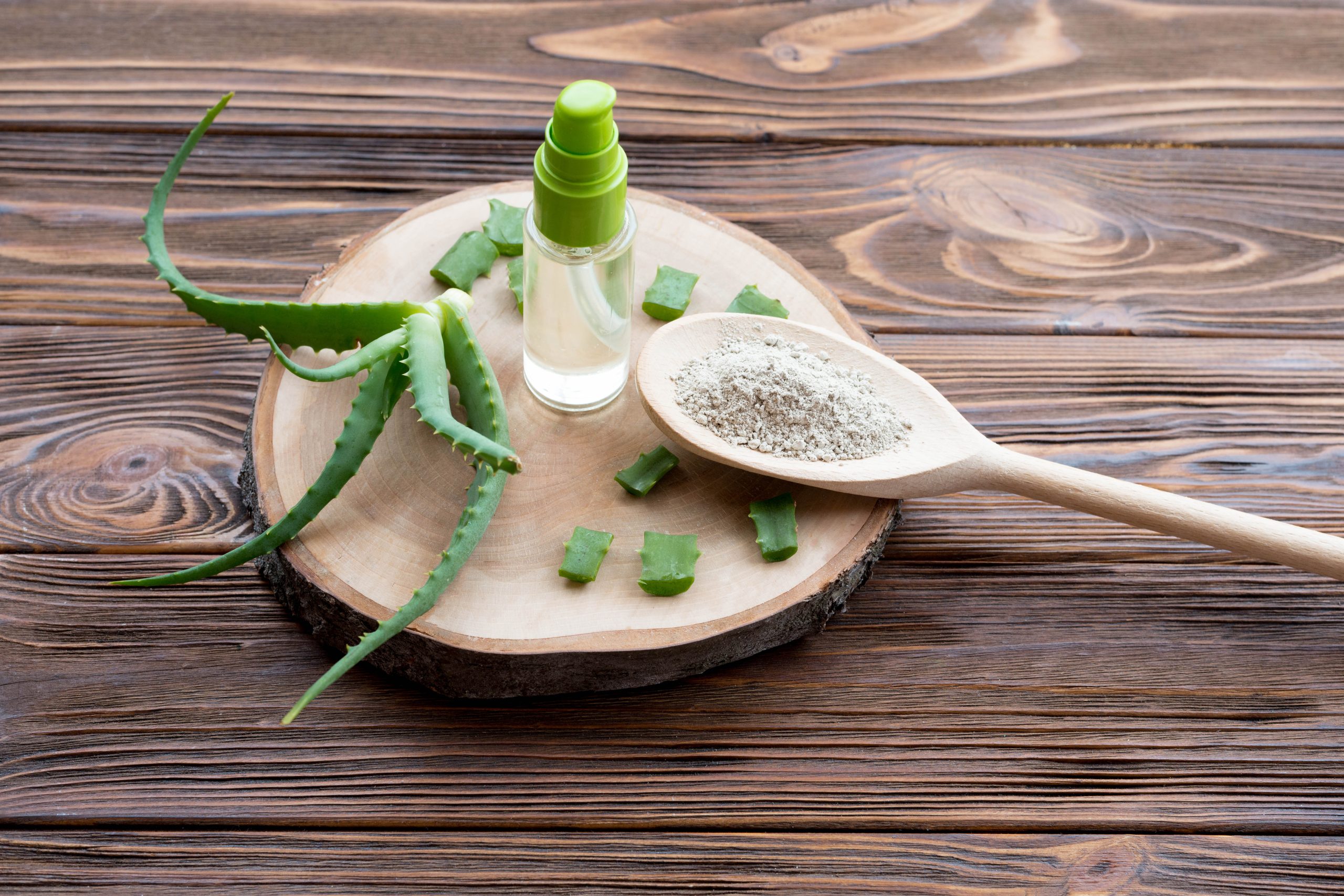 pieces-aloe-vera-leaves-wooden-coaster-gel pieces-aloe-vera-leaves-wooden-coaster-gel